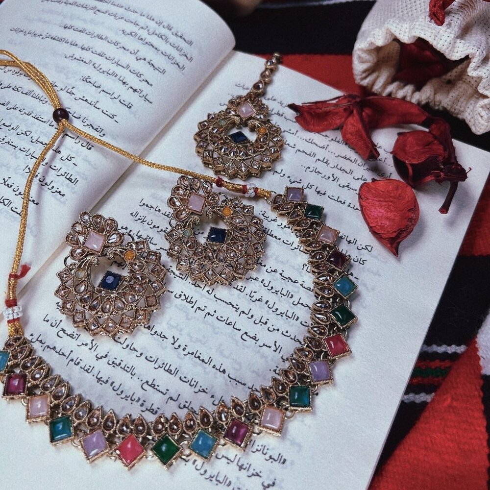Indian Jewelry - Thuraya (multicolour)